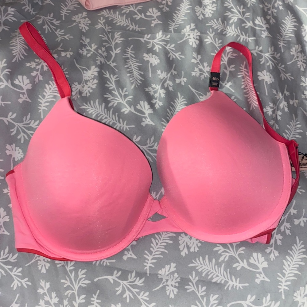 BRAND NEW Victoria’s Secret Bra size 36D